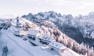 зима горы деревня дома снег