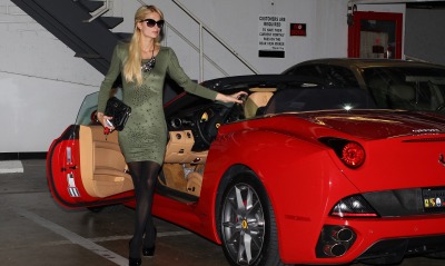 Paris Hilton в Ferrari