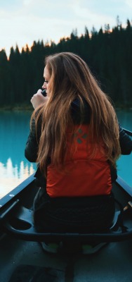 лодка отдых озеро девушка