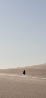 пустыня человек следы холмы