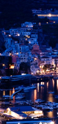 Италия причалы горы Sorrento дома Positano побережье огни лодки яхты море ночь фонари скалы