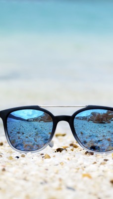 очки песок отражение