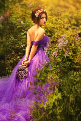 девушка платье фиолетовое
