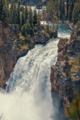 водопад скала река