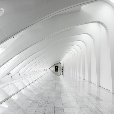 здание интерьер коридор белый