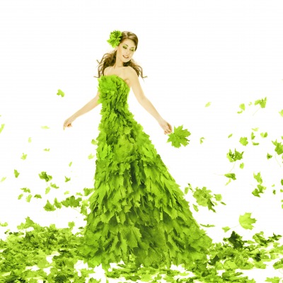 Девушка платье из листьев