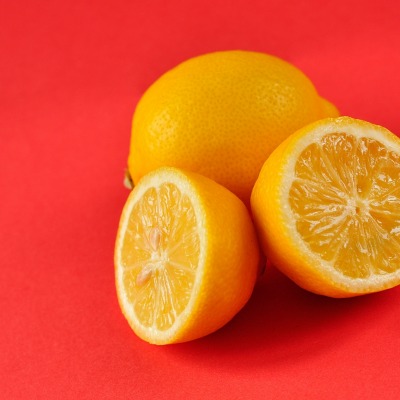 лимон красный фон дольки цитрус