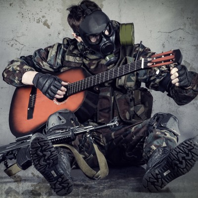 солдат гитара автомат