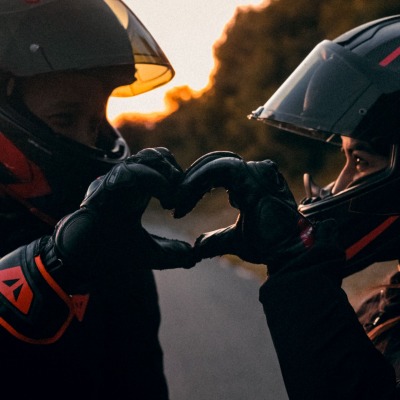 мотоциклисты шлем сердце любовь
