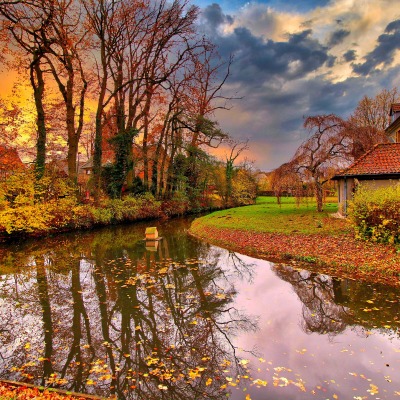 осень речка дом листья