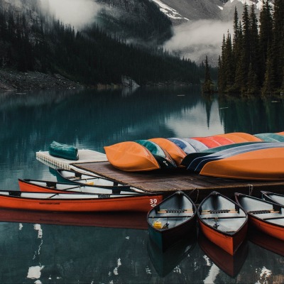 лодки озеро в горах