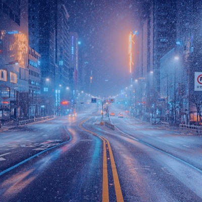 зима город снег улица здания фонари