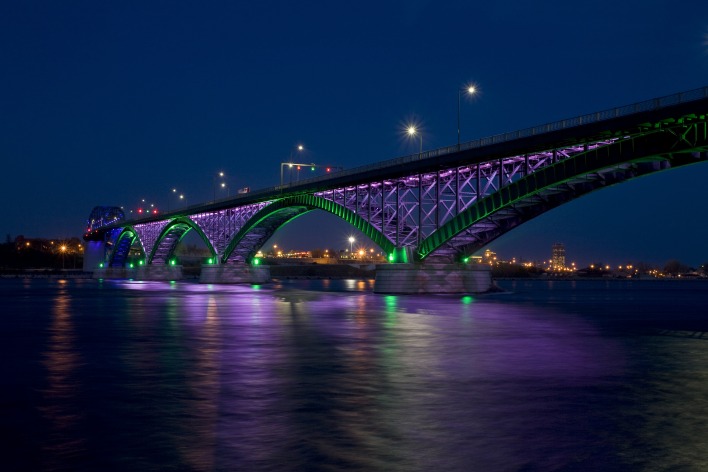 Мост огни над рекой