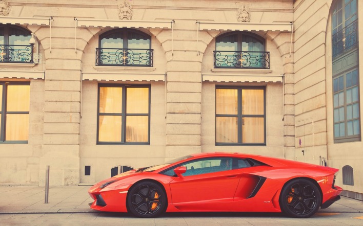 Lamborghini у дворца