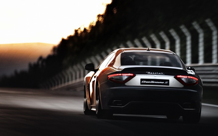 Maserati на закате