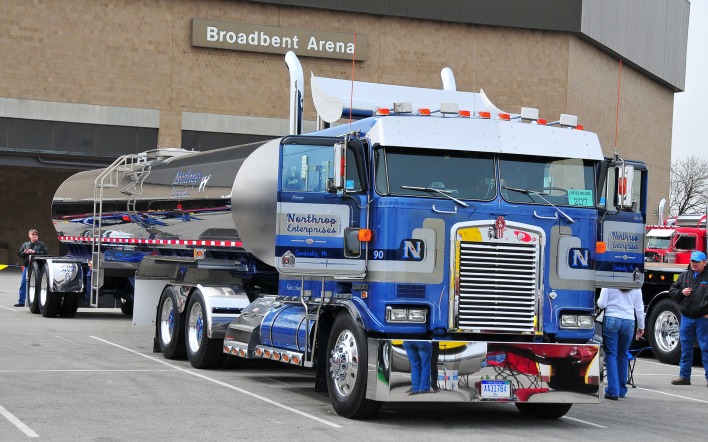 грузовик на Broadbent Arena