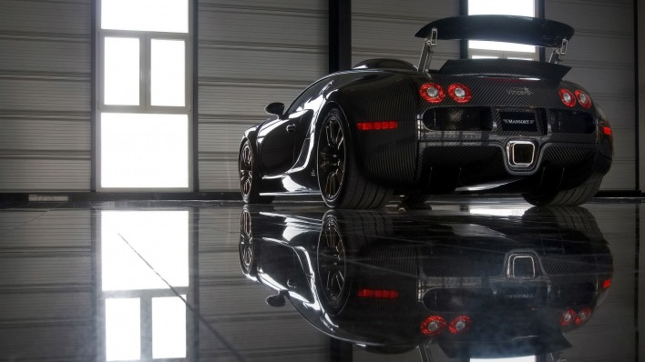 черный спортивный автомобиль bugatti veyron mansory