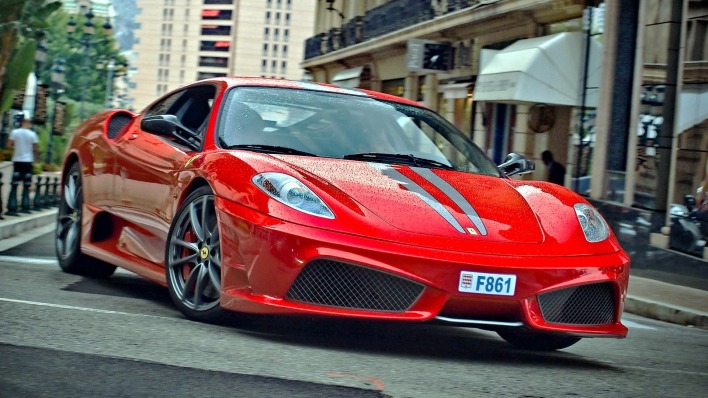 Ferrari красная