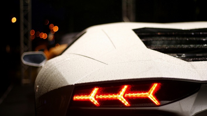 Lamborghini Aventador белый автомобиль