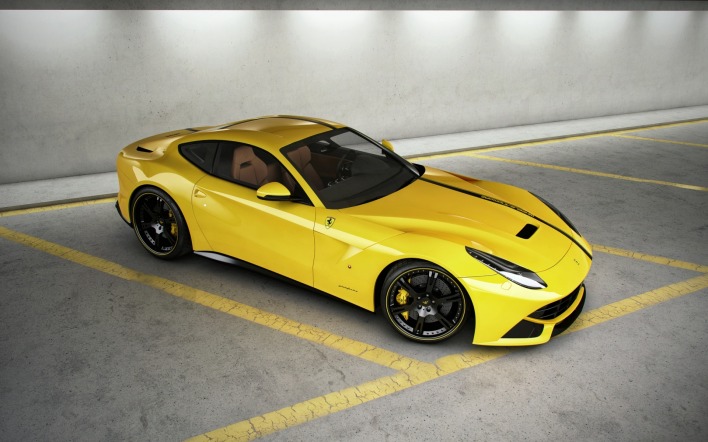 желтый спортивный автомобиль Ferrari F12 Berlinetta Wheelsandmore