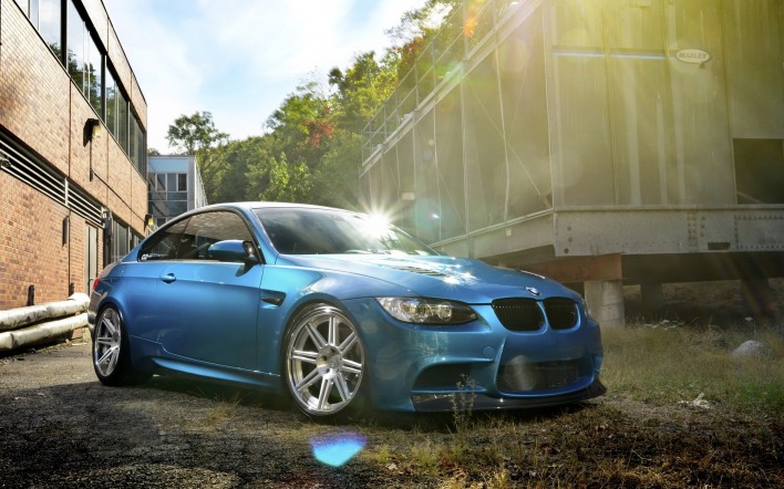 BMW M3 голубая