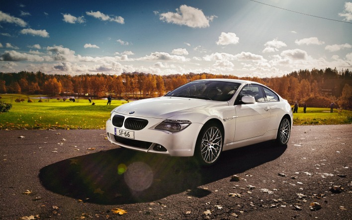 BMW M6 дорога осень