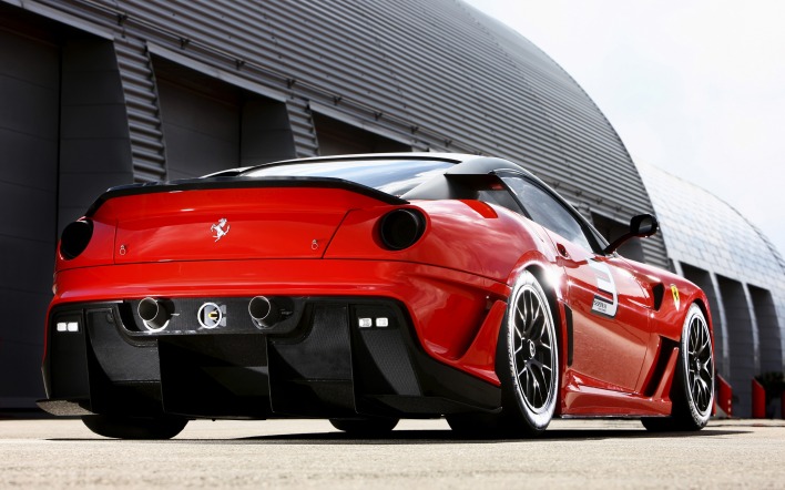 Ferrari 599 красная асфальт
