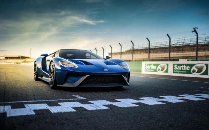 Ford GT старт дорога