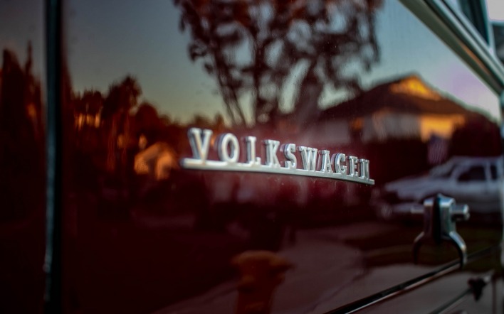 volkswagen надпись отражение