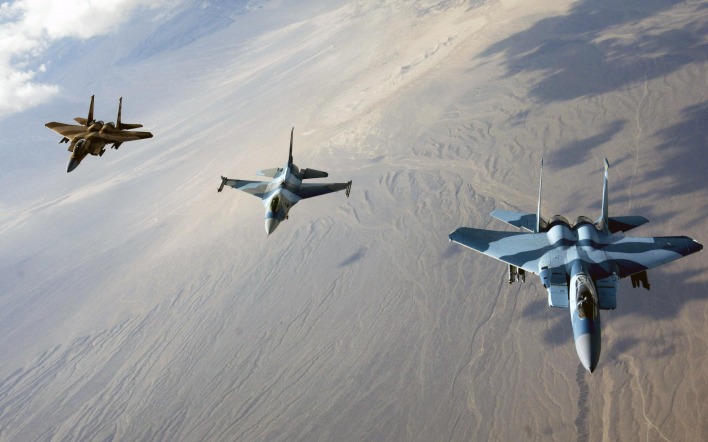 F-16 и F-15 в воздухе