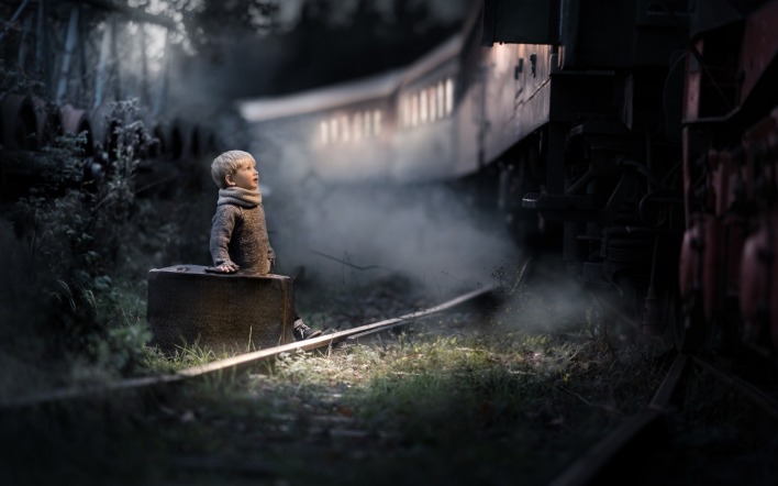 мальчик поезд ожидание