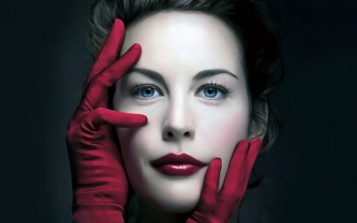 Женщина лицо перчатки