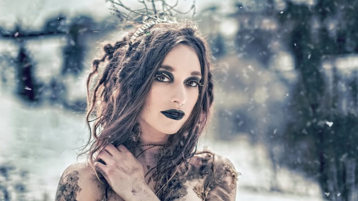 девушка брюнетка снег лицо зима   snow  winter