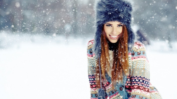 девушка зима брюнетка свитер  winter  sweater