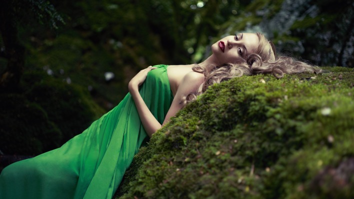 девушка зеленое платье блондинка girl green dress blonde