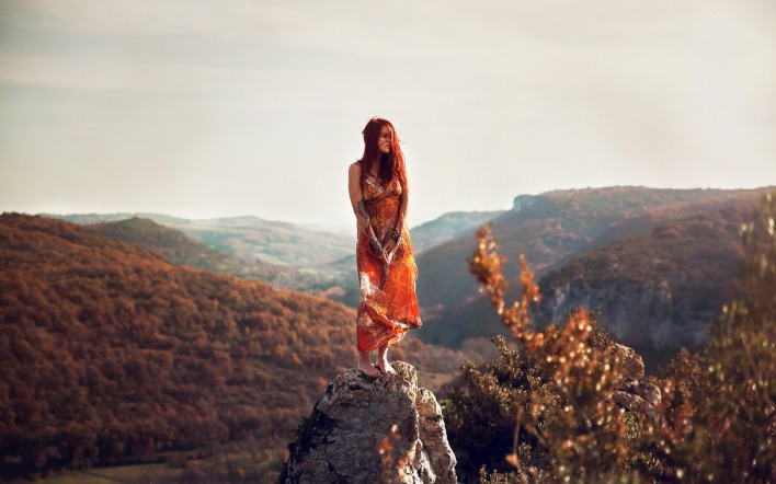 девушка камень скалы горы girl stone rock mountains