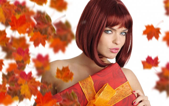 девушка рыжая подарок листья