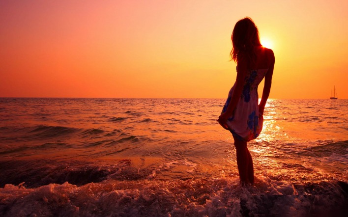 девушка море закат пейзаж