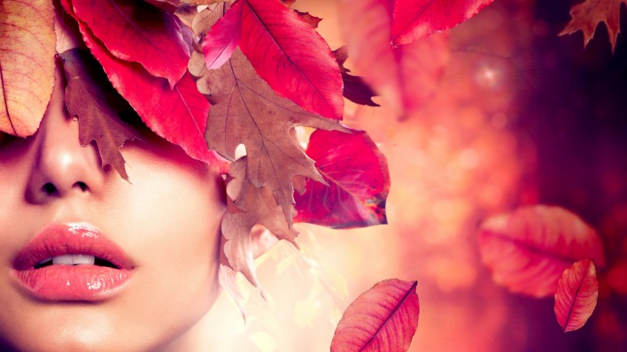 девушка листья осень