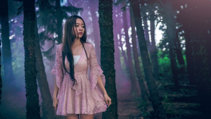 девушка лес платье