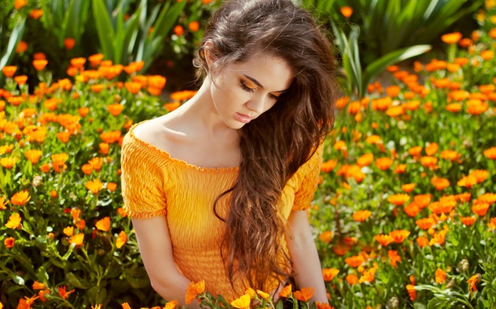 девушка волосы цветы поляна