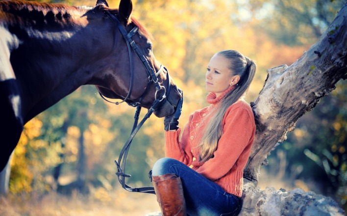 девушка лошадь осень деревья