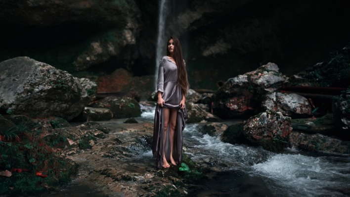девушка водопад платье темнота