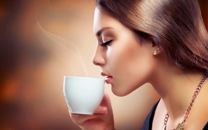 девушка наслаждение чашка кофе