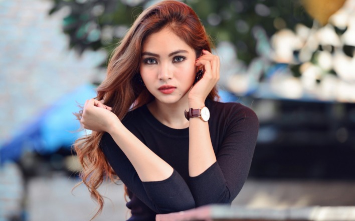 девушка рыжая волосы взгляд