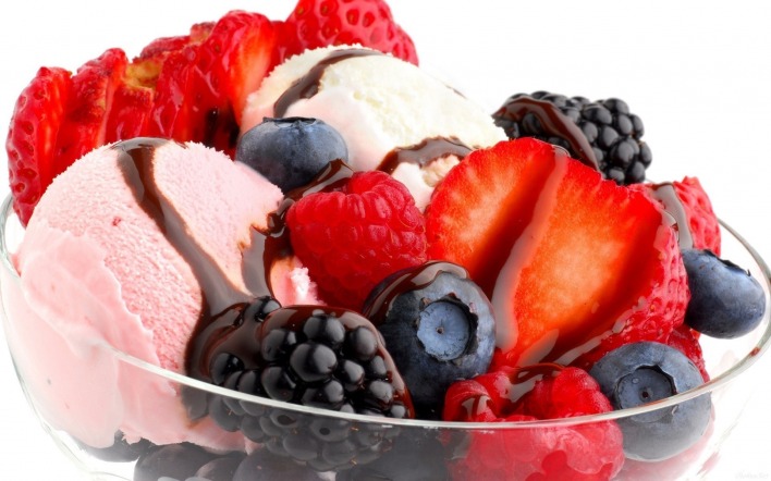 мороженое с фруктами