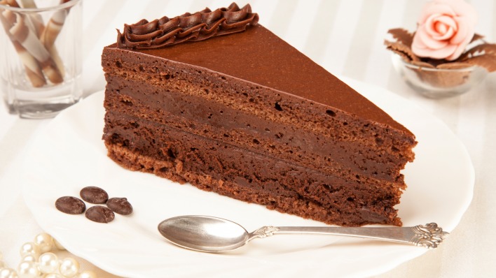 шоколадное пирожное десерт ложка