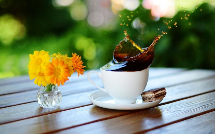 кофе брызги чашка цветы стол доски