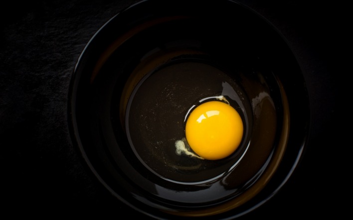 миска яйцо желток