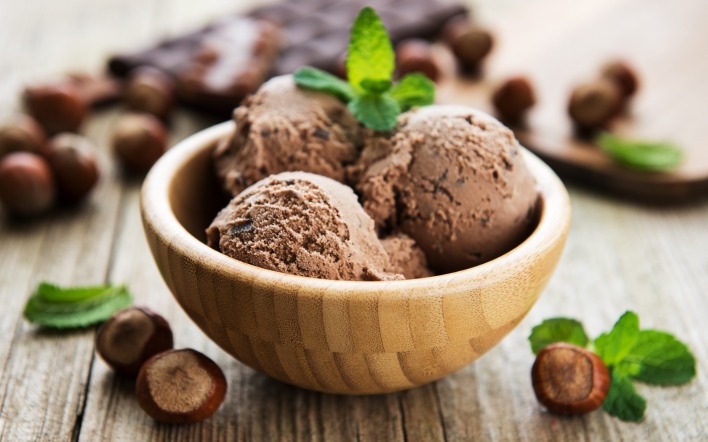 мороженое миска шоколадное орехи